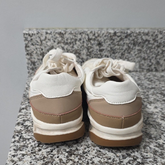 Cushionaire Women's White and Tan Sneakers - Picture 7 of 16